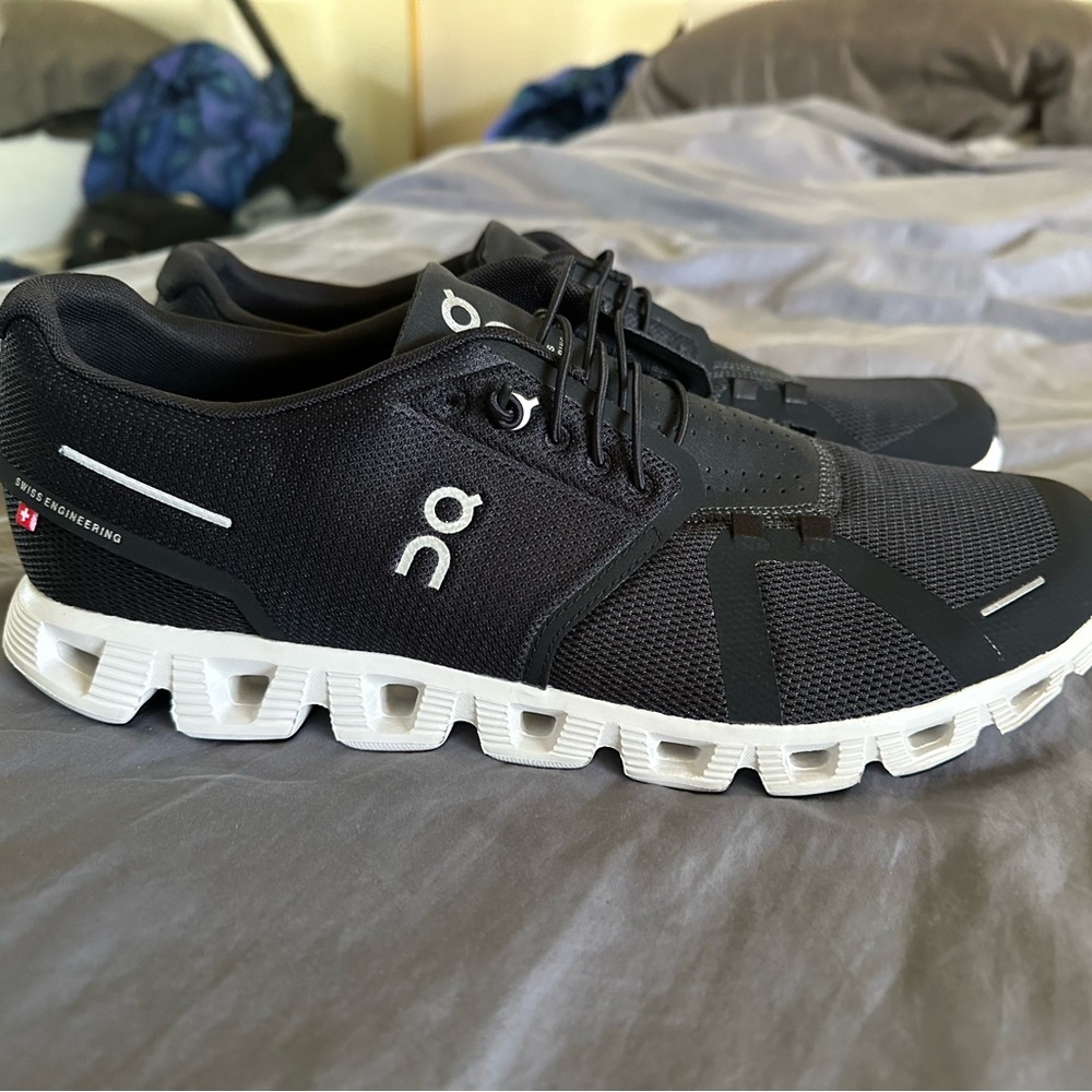 New On Running Cloud 5 Shoes Black White Men's Size 12